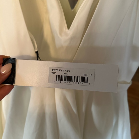 Ieena Max Duggal V-Neck Sleeveless Fit Flare Low Back Mini Dress White 10 NWT - Picture 2 of 5